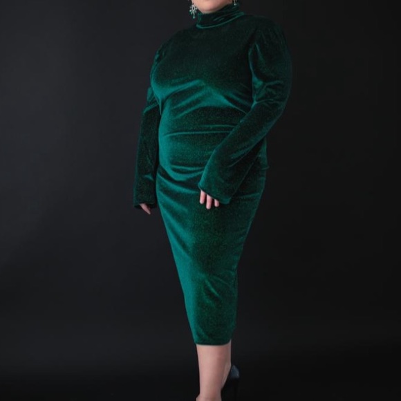 KS Garner Dresses & Skirts - New KS Garner Sparkly Turtle Neck Midi Dress